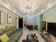 万达旁精装三居室 两卫户型 楼下生活配套成熟 诚心卖价可谈