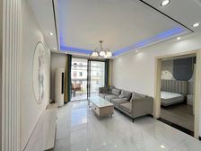 8.8 地铁口新上飞机户型三房 满五税少 诚意出售 随时看