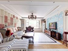 宝通六号 一楼带院南开门 200平 4室2卫 精装修 出税