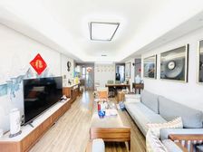 万科翡翠山语 4室2厅2卫 精装修 210万元