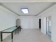 全新装修,电梯高区三房,房型正气,全明通透!带双阳台