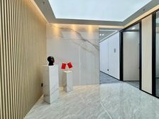 嘉盛中心新出面积190 配全套办公家具 定制装修 入驻