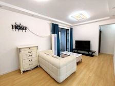 新上!急急急!海伦路地铁口!电梯三房俩卫!精装车位!