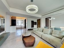 精装大四房两卫 好楼层采光好 诚心出售 看房方便