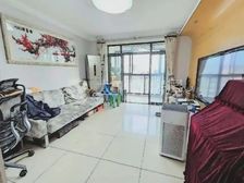 春城三期!小区中心位置!南北通透!超大客厅全屋精装带车位!