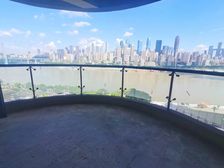 南滨路现房,不 可 复制的一线头排江景大平层