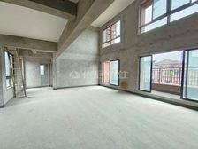 鸥鹏御府洋房顶跃带大露台及屋顶花园可做5房