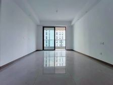 啦!精装修低密度新房,带产权车位,飞机户型,客厅正对中庭