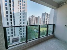 出售,买来一天没住,工作调动到市区,靠近小区中心花园