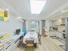 打一模范!精装好房!正南朝向!满五V一! 临近地铁崇明线!