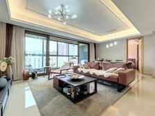 钟南街118号 4室2厅 143.96平