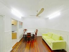 楼间距大,隐私性好,带双花园,双南卧室。厨卫全明户型正气