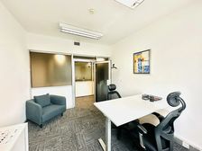 雷格斯亮马桥燕莎中心 甲方直租无费!3人间水电网物业全包