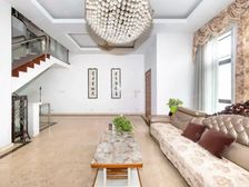 紧邻地铁口 边套花园300平 可装电梯带地下室 赠50平露台