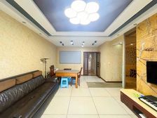 上海城 3室2厅2卫 简单装修 109万元