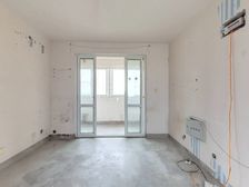 宝藏房源:沿河景观两居室,买来可任意装修,电梯次新房