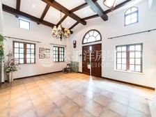 联排东边套,4个固定车位,花园400平,接受置换,随时看房