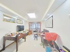 少有飞机户型 南北通透 楼龄新 电梯车库 联系小马随时看