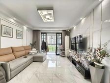 新装修两年多,高层两房,有产权车位,和商场