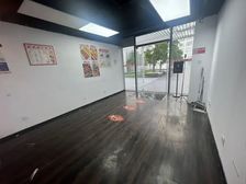 便宜一层临街可办照!蛋糕.美甲.美发.婚纱.摄影.服装.茶室