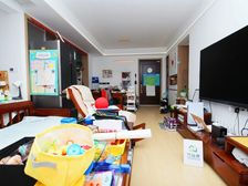 双卫格局 电梯房 出行方便 次新房 临地铁 南北通透