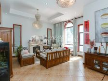 新出联排东边套,挑高错层客厅送C型花园150平.可停6辆车