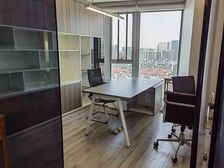 五角场万达租金2.5,得房率65%业主直租的!豪华金融装修!