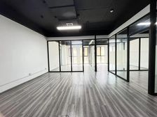 现场拍摄161平精装带三到顶隔间南向采光7350元含物业发票