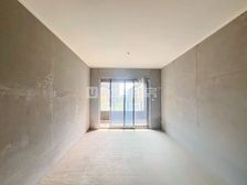 诚心出售 价格好说 望小区大中庭 采光好 配套完善 出行方便