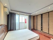徐家汇内环内、送固定车位,南北通大两房,带超大阳台、两梯四户