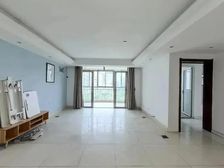 咨询有惊喜,来电透价,正中心景观位置,大三房有钥匙。