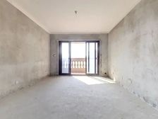 毛坯房从未住人,可以随意装修,楼层好,视野开阔