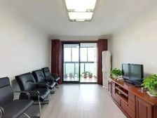 房子是南北户型,厅和主卧在南边,采光通风好,精装修保养很好。