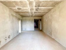 满2年 168平 大四房 带车位 全新毛坯 中间楼层