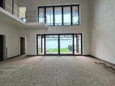 业主亏一半 3+2结构单层150平米 带花园150平花园