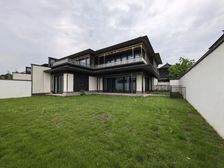 新宋氏别墅大双排 单层面积180平 花园390平 抵款房捡漏