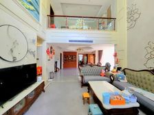 独栋别墅 带私家大花园 位置好 大花园近湖边