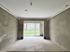 掌舵东岸洋房一楼带院 带负一 总面积292平 可改五室