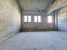 联排别墅 端户做了现浇 有天有地 带电梯井 高层价格买联排