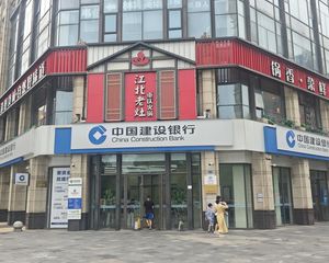 房东急资金周转,年收30万,建设银行承租,产权清晰,可网签。