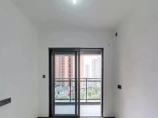 L中建凤榕台 3室2厅两卫 中间楼层 近凤岗地铁口 全新没住