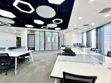 保利新出 正对电梯视野通透7隔间50工位 双面采光3元成交