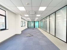 一楼新出!徐汇创意园530平可分割,有展示面带上下水,可分割