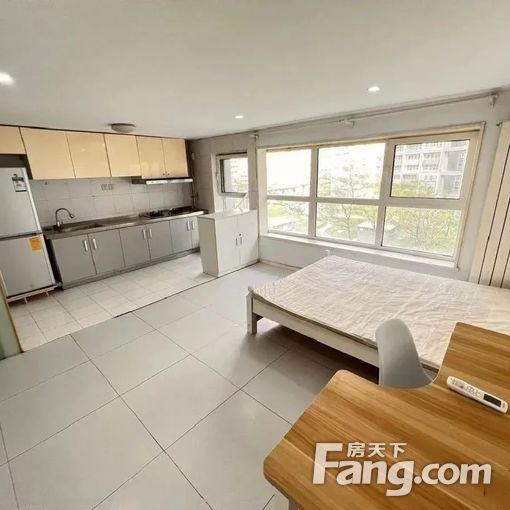 中弘北京像素北区 首次出租 南朝向 3000元 家具齐全