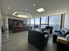 业主直租丨通州万达300平精装修带家具丨正对电梯丨绿地丨保利