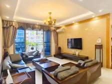 金山湖花园三区 精装四房 中间靓楼层 南北通透双阳台户型