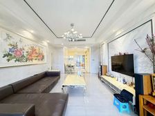 装修经久耐看 保养极好的一套房子 通透湖景4房