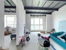 亿雅园 顶楼带阁楼 上下一样大