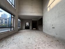 翡翠湾二期别墅,带大花园,仅售1358万。