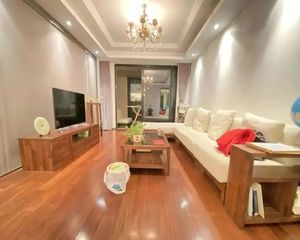 明星楼盘 南北通飞机户型三房 带产权车位 价格低市场